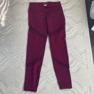 NWOT. Woman’s purple Old Navy active leggings. Size medium.